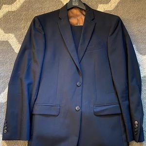 Jos A Bank slim suit 38L jacket / 32 R pants blue